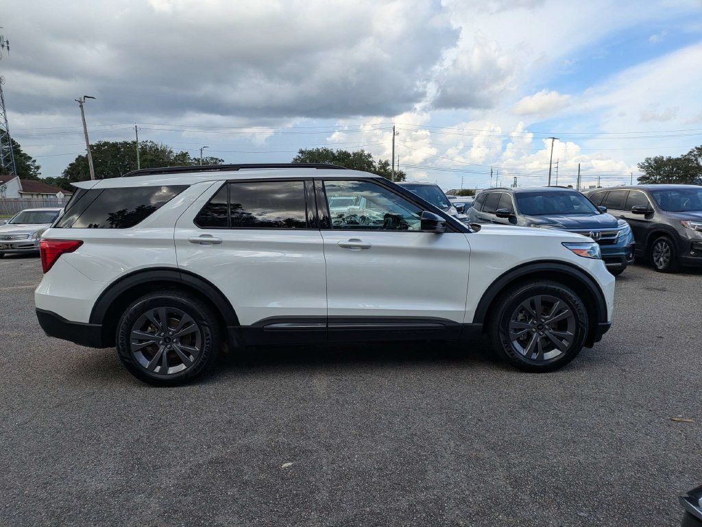 Used 2023 Ford Explorer XLT w/ Equipment Group 202A RWD image 3
