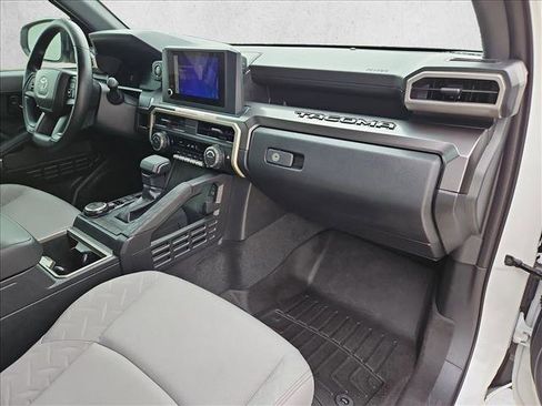 Used 2025 Toyota Tacoma SR5 AWD/4WD image 21