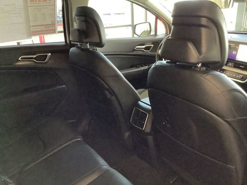 Used 2025 Kia Sportage EX FWD image 17