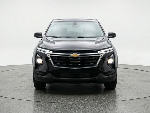 Used 2025 Chevrolet Equinox LT image 2
