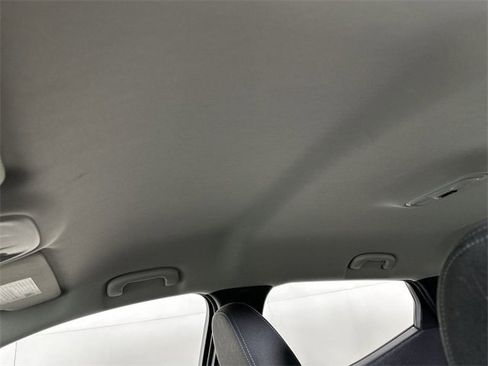 Used 2022 Chevrolet Bolt EUV LT w/ Comfort Package image 19