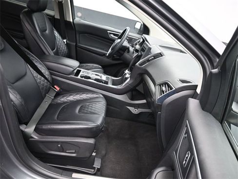 Used 2024 Ford Edge Titanium image 9