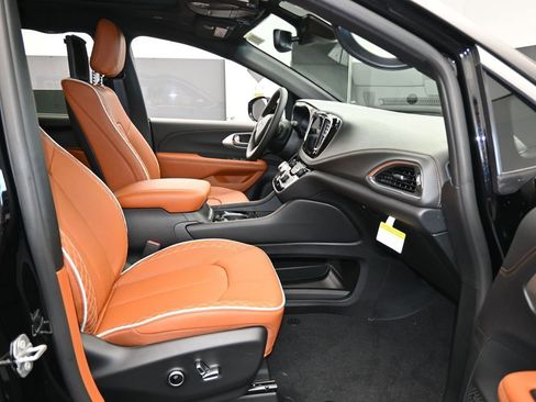 New 2026 Chrysler Pacifica Pinnacle image 45