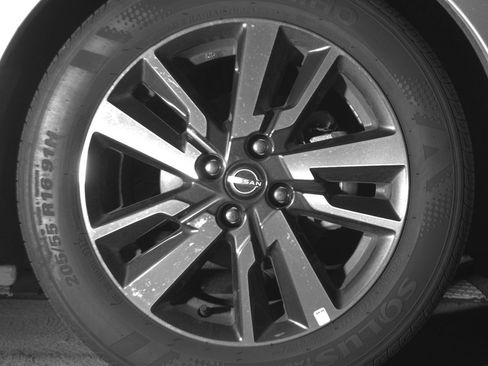 Used 2025 Nissan Versa SV FWD image 16