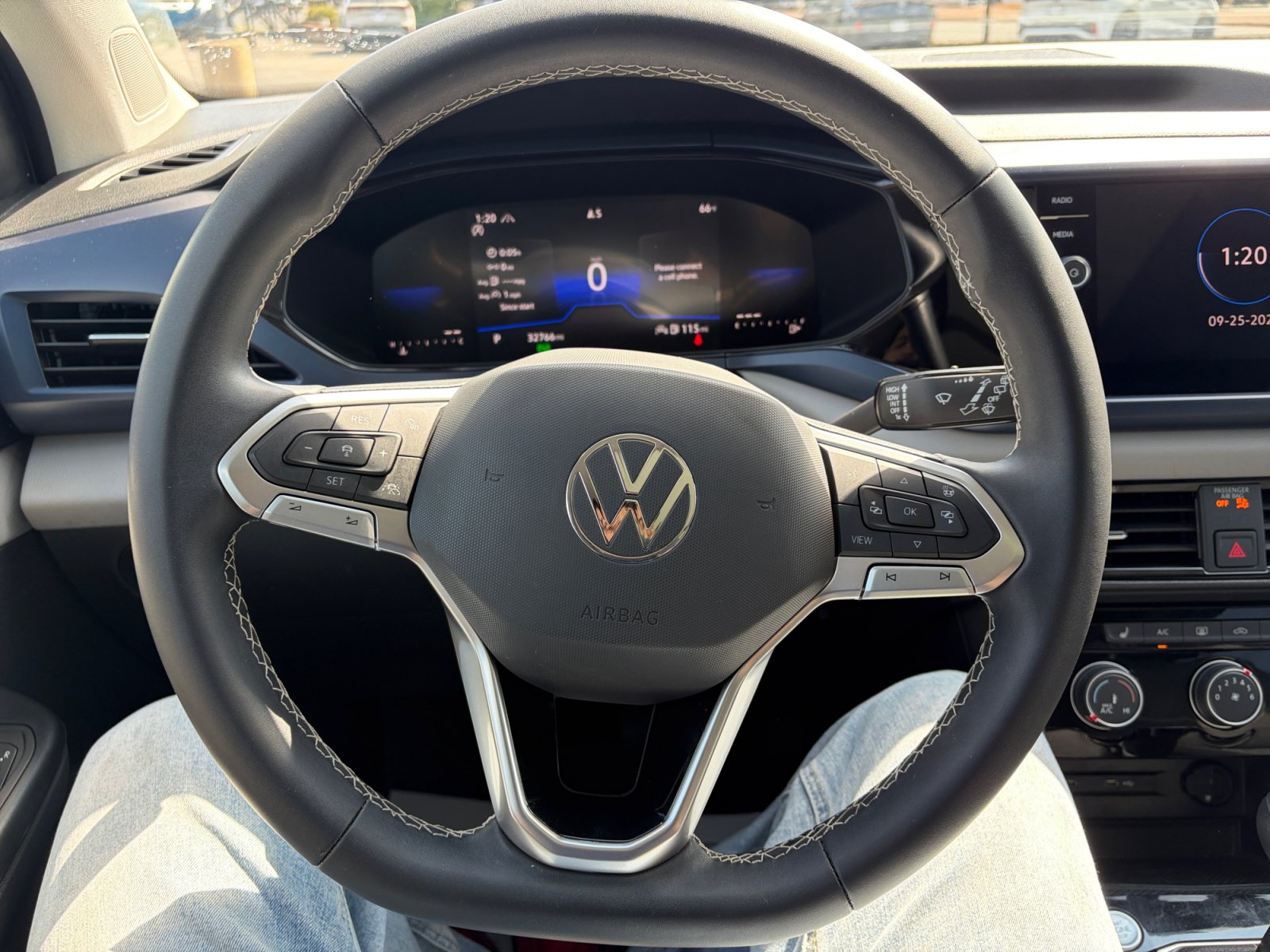 Used 2023 Volkswagen Taos SE w/ Panoramic Sunroof Package AWD/4WD image 9