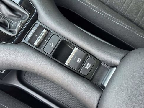 Certified 2023 Honda HR-V LX image 28