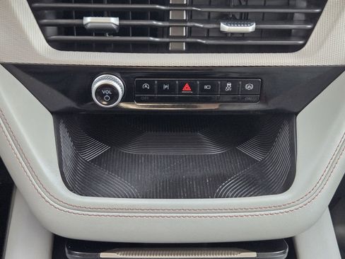 Certified 2025 Ford Explorer Active w/ Active Comfort Package image 20