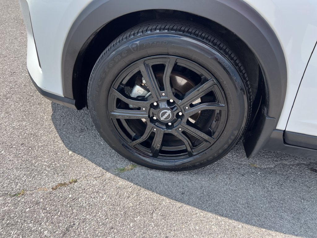 Used 2024 Nissan Kicks SR FWD image 12