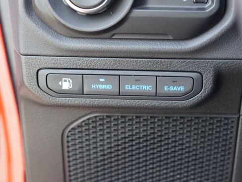 Used 2025 Jeep Wrangler Unlimited Sahara w/ Safety Group AWD/4WD image 18