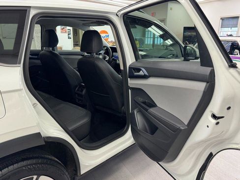 Used 2024 Volkswagen Taos SE image 22