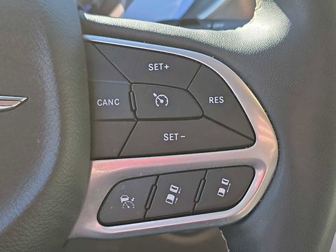 Certified 2024 Chrysler Pacifica Touring-L image 29