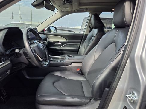 Used 2025 Toyota Grand Highlander FWD image 27