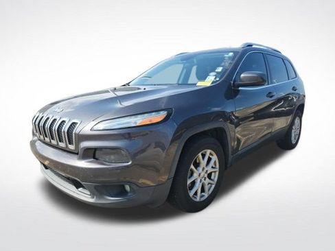 Used 2016 Jeep Cherokee Latitude FWD image 3