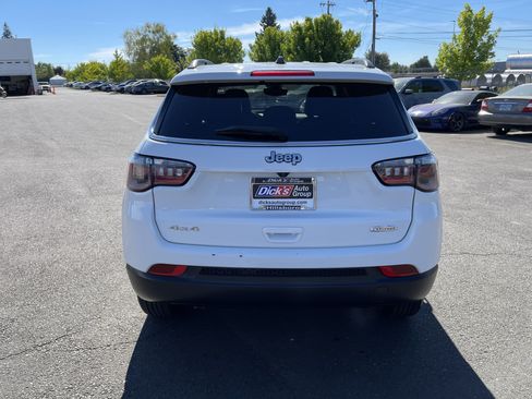 Used 2024 Jeep Compass Latitude AWD/4WD image 4