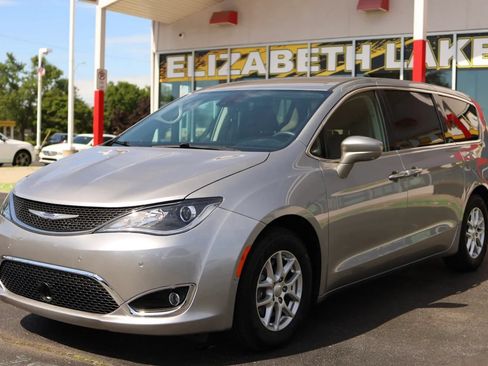 Used 2020 Chrysler Pacifica Touring w/ Advanced Safetytec Group FWD image 1