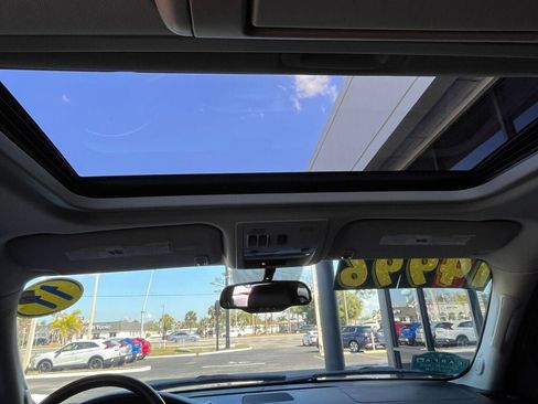 Used 2011 Cadillac Escalade Premium image 24