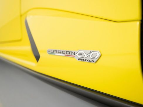 Used 2022 Lamborghini Huracan EVO image 53