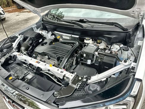 Certified 2024 GMC Terrain SLT w/ Infotainment Package II image 30