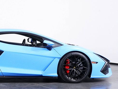 Used 2024 Lamborghini Revuelto image 15