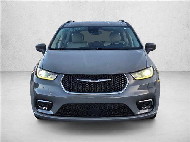 Used 2021 Chrysler Pacifica Touring-L FWD image 2