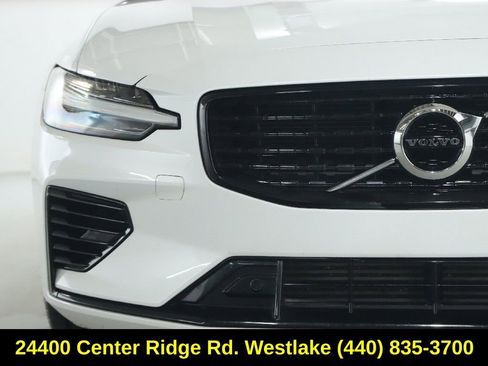 Used 2022 Volvo S60 T8 R-Design Expression AWD/4WD image 7