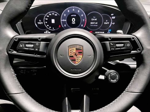 Used 2025 Porsche Cayenne GTS image 18