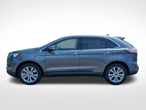 Used 2022 Ford Edge Titanium AWD/4WD image 2