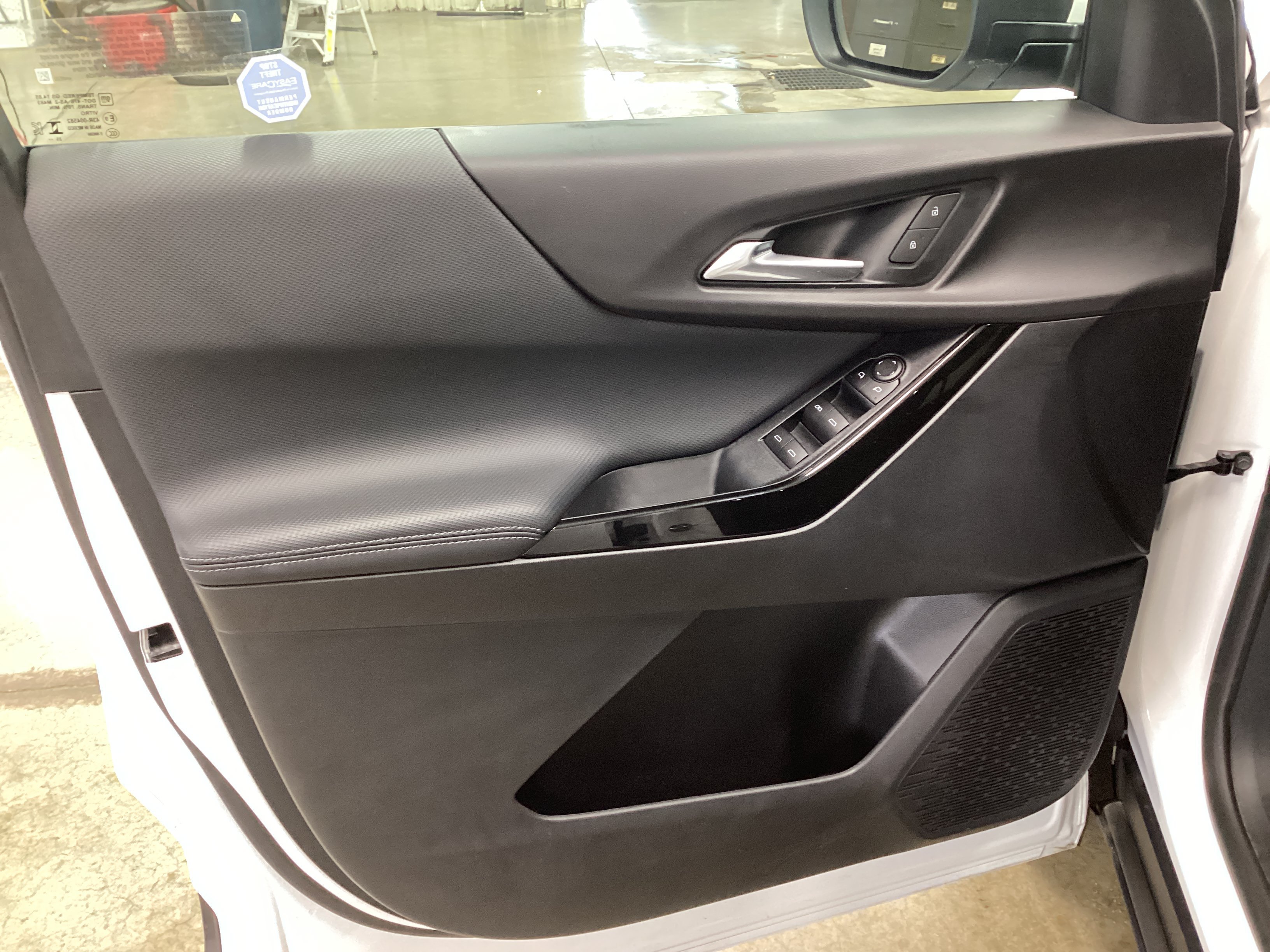 Used 2026 Chevrolet Equinox LT AWD/4WD image 11