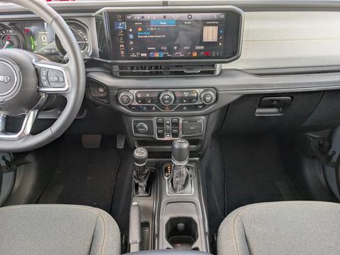 Used 2025 Jeep Wrangler Unlimited Sahara AWD/4WD image 7