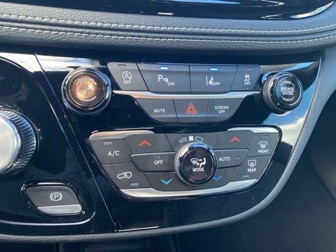 New 2026 Chrysler Pacifica Select image 26