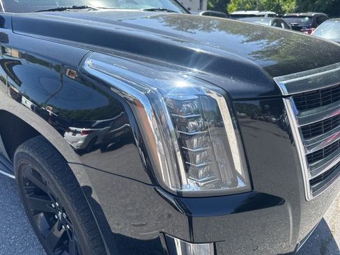 Used 2018 Cadillac Escalade 2WD image 7