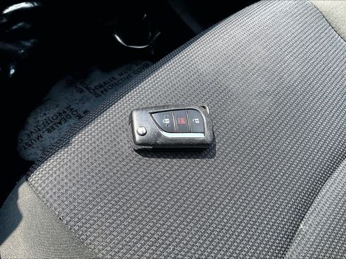Used 2022 Toyota RAV4 LE AWD/4WD image 14