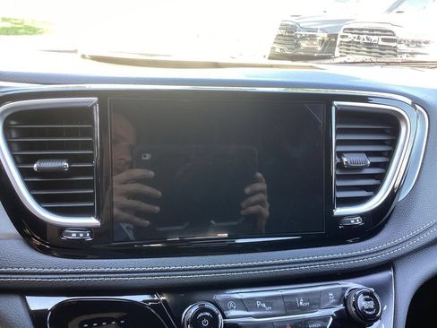 New 2026 Chrysler Pacifica Limited w/ Uconnect Theater Family Group AWD/4WD image 10
