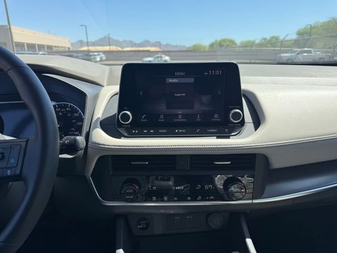 Used 2025 Nissan Rogue SV image 20