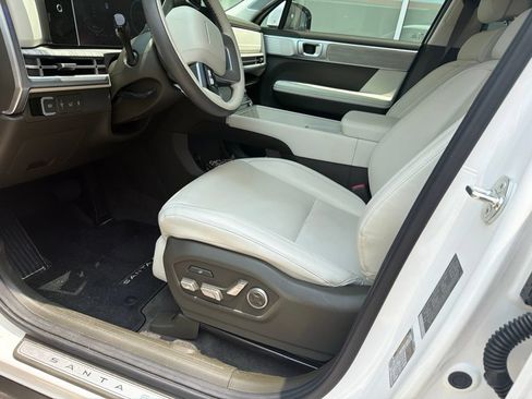 Used 2025 Hyundai Santa Fe Calligraphy FWD image 2