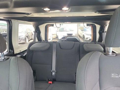 Used 2021 Jeep Wrangler Unlimited Sahara w/ Uconnect 4C Nav & Sound Group AWD/4WD image 12