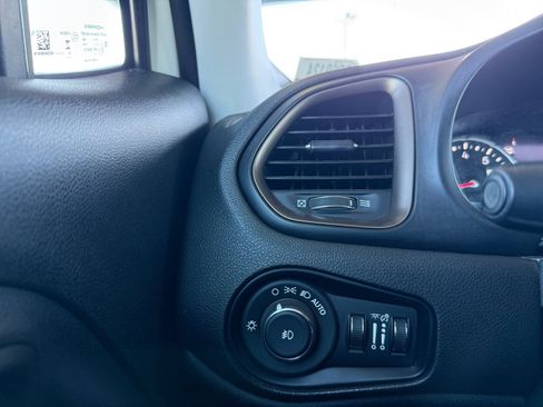 Used 2023 Jeep Renegade Latitude AWD/4WD image 23