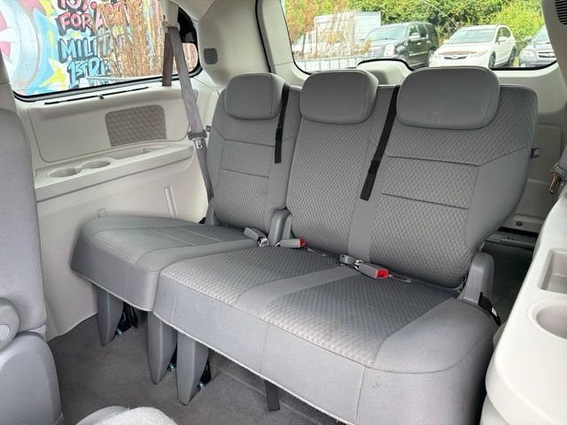 Used 2009 Chrysler Town & Country Touring w/ Entertainment Group #2 FWD image 20