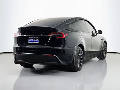 Used 2021 Tesla Model Y Long Range image 8
