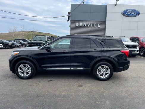 Used 2022 Ford Explorer XLT AWD/4WD image 2