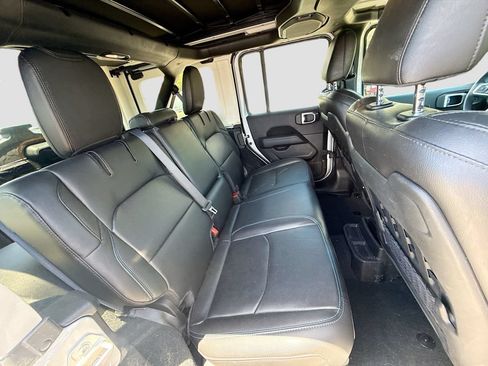 Used 2023 Jeep Wrangler Unlimited Rubicon 4xe w/ Cold Weather Group AWD/4WD image 31