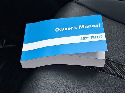 Used 2025 Honda Pilot Touring image 29