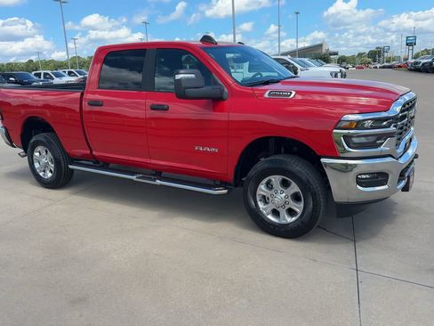 Used 2026 RAM 2500 Big Horn AWD/4WD image 3