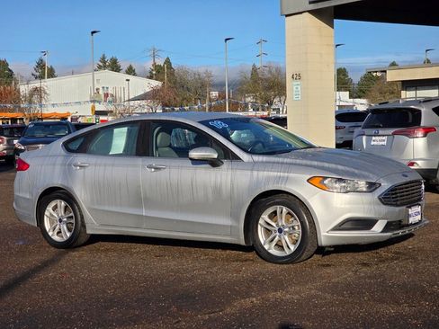 Used 2018 Ford Fusion SE image 3