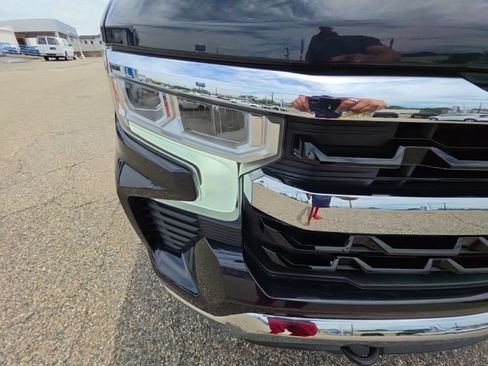 Used 2024 Chevrolet Silverado 1500 LT AWD/4WD image 37