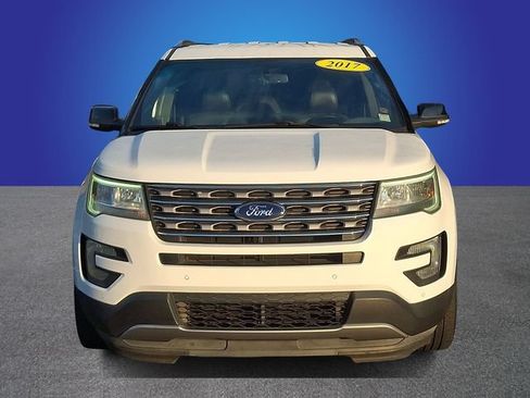 Used 2017 Ford Explorer XLT w/ Equipment Group 202A FWD image 2