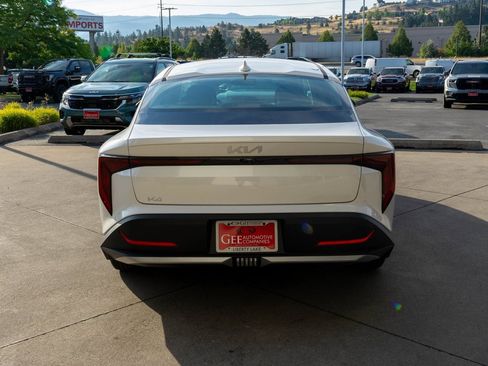 New 2025 Kia K4 LX image 6