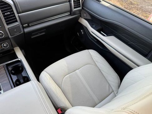 Used 2019 Ford Expedition Platinum RWD image 24