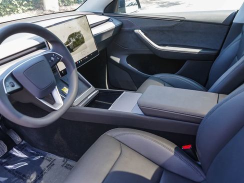 Used 2026 Tesla Model Y AWD image 17