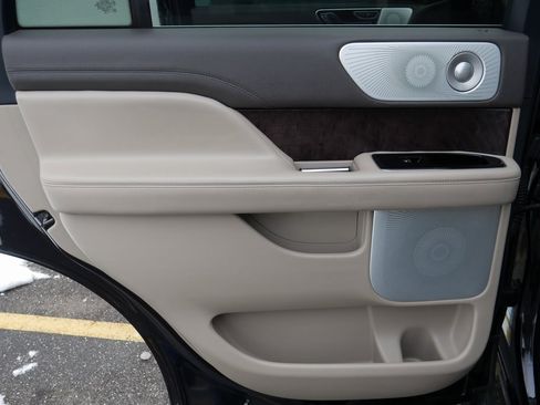 Used 2022 Lincoln Navigator Reserve image 36